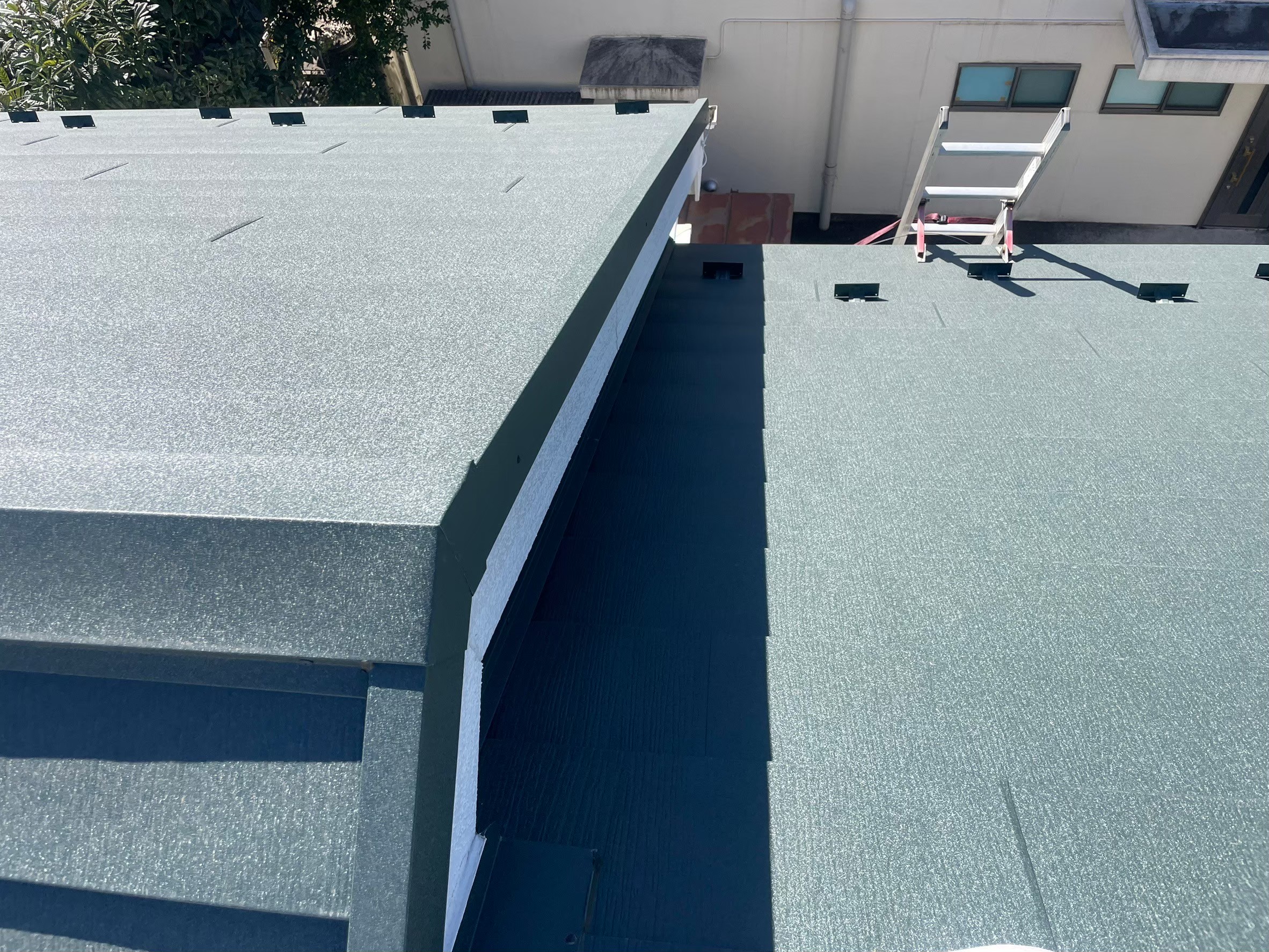 ガルバリウム銅板屋根