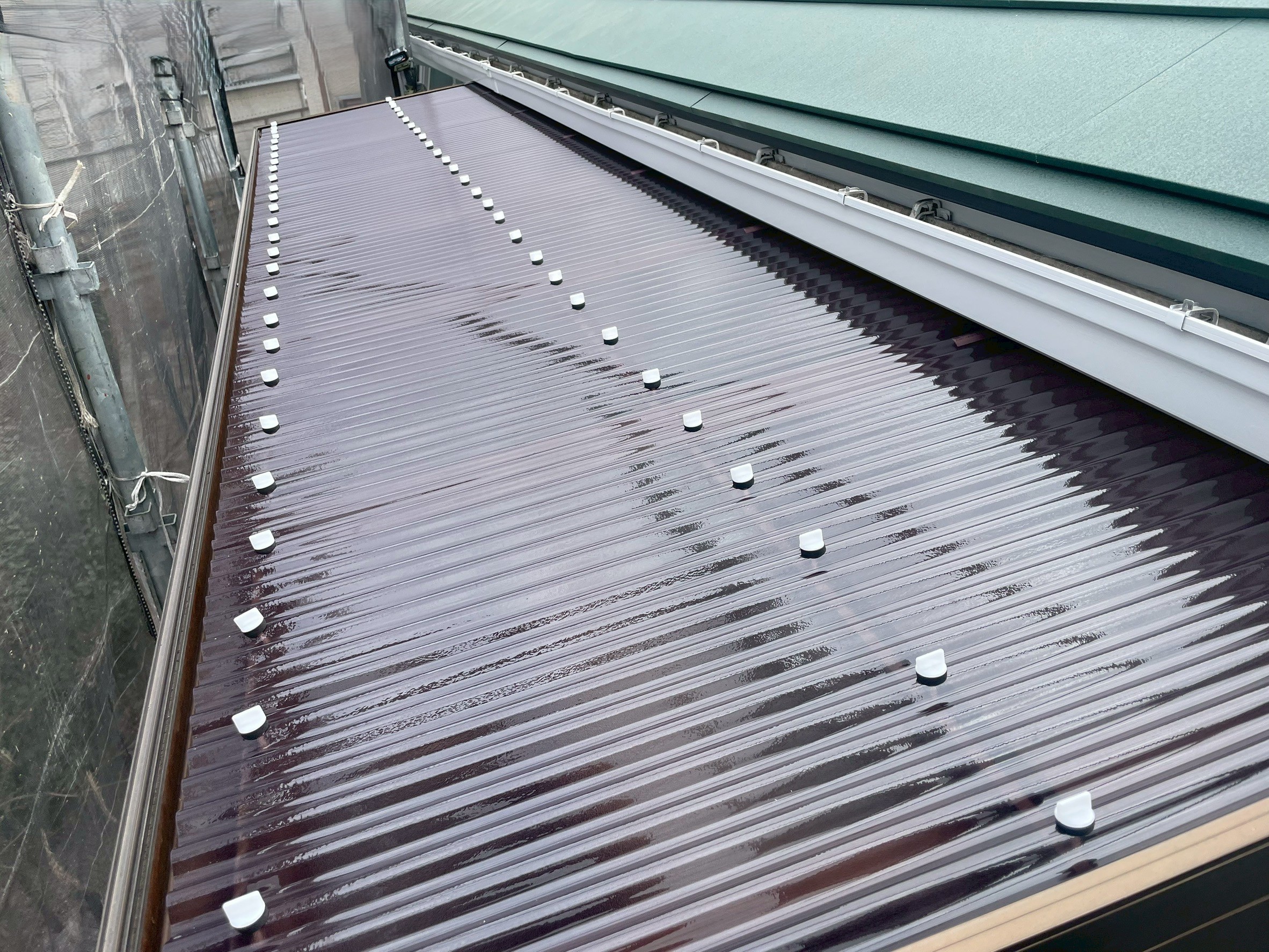 西東京市屋根工事 ベランダ屋根 軒 波板屋根修理